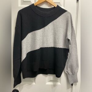 NWT Halogen Women’s Black and Gray Wave Long Sleeve Sweater Size Large FLAW